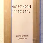 Grifone Hotel 4*